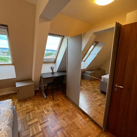 דירה Thermae Heritage Penthouse With Garage וארנה