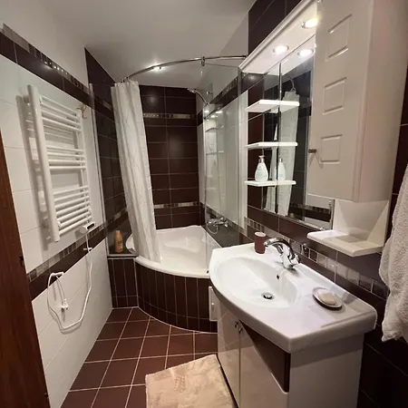 Thermae Heritage Penthouse With Garage דירה וארנה